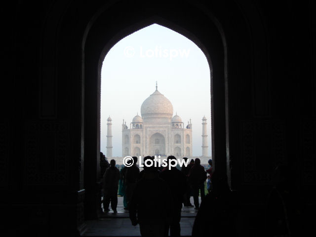 entering in the Taj Mahal