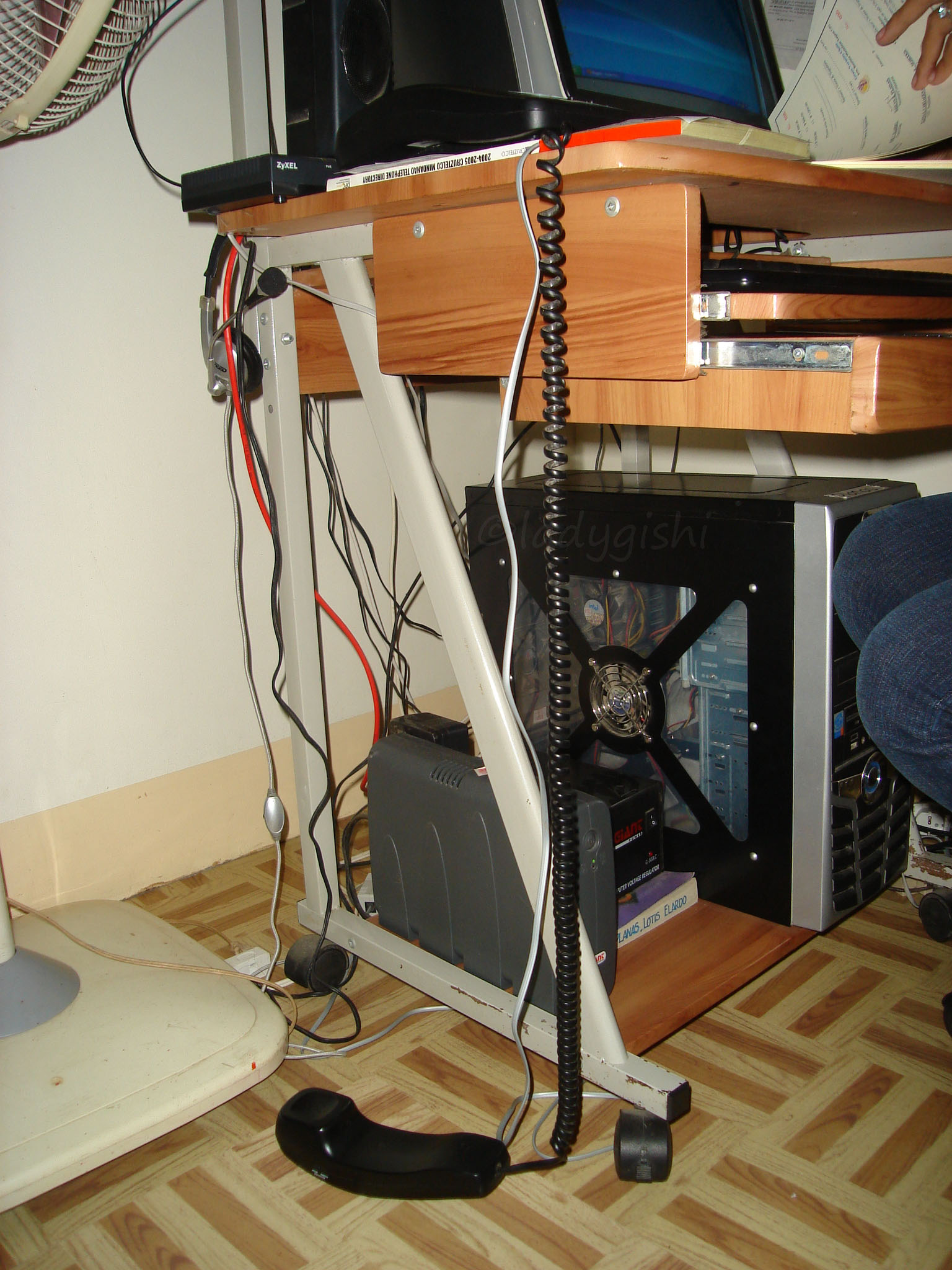 metal pc stand